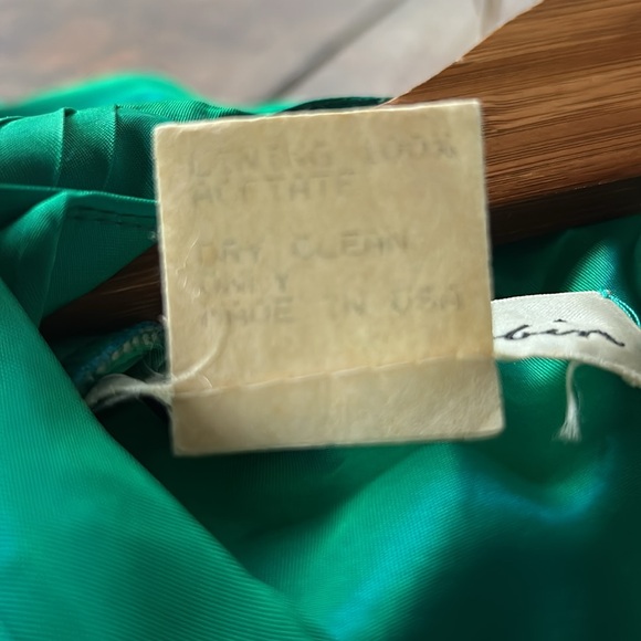 Vintage 80s Lillie Rubin iridescent green poof shoulder fitted midi dress - Picture 7 of 7